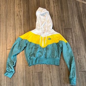 Cropped Nike hoodie